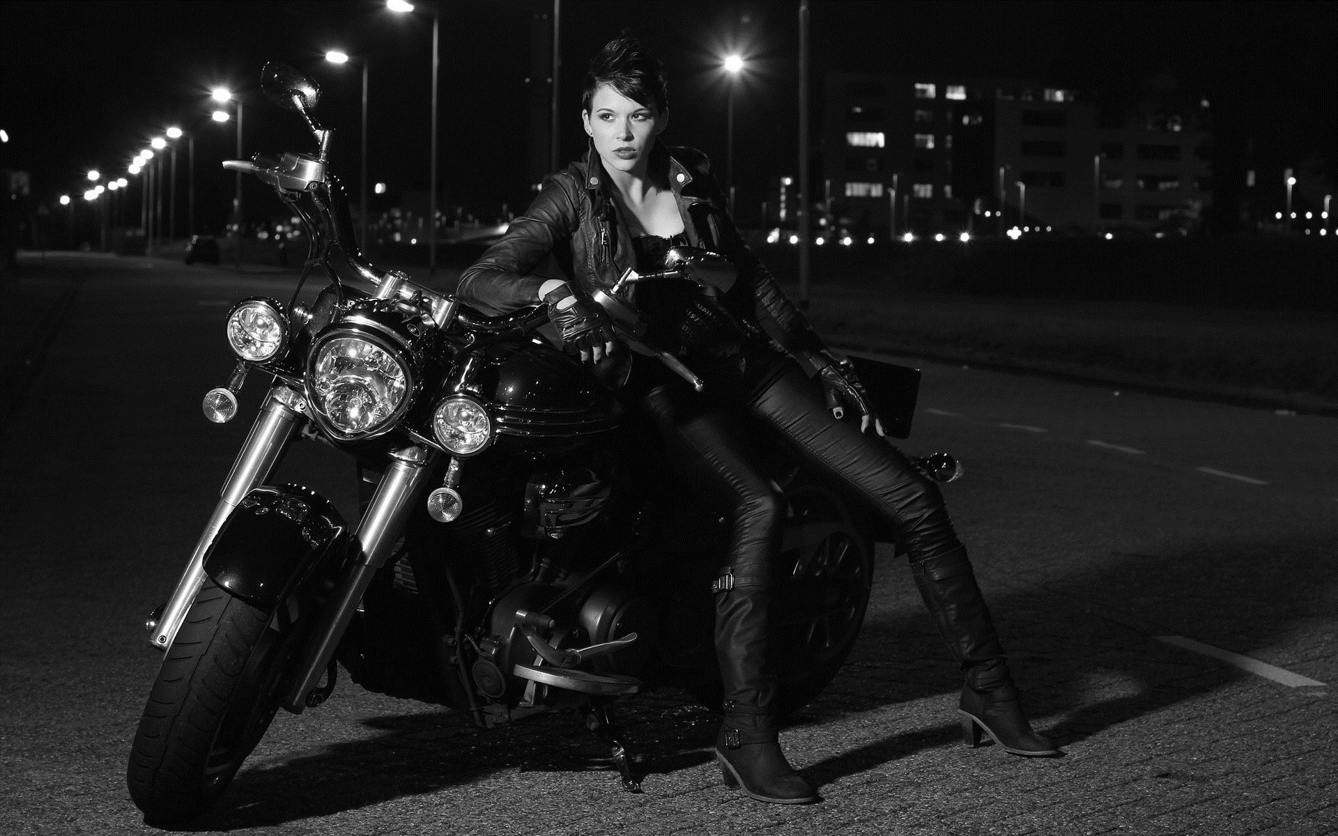 Photo Beautiful girls and motorcycles in Ciudad Guayana