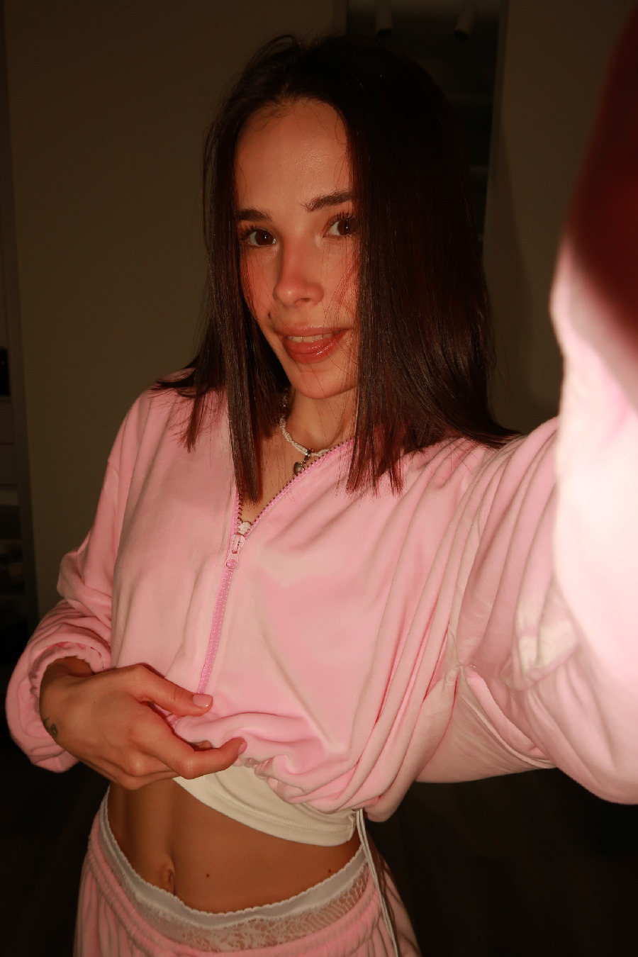 Tina brings the glow — live moments in Ciudad Guayana